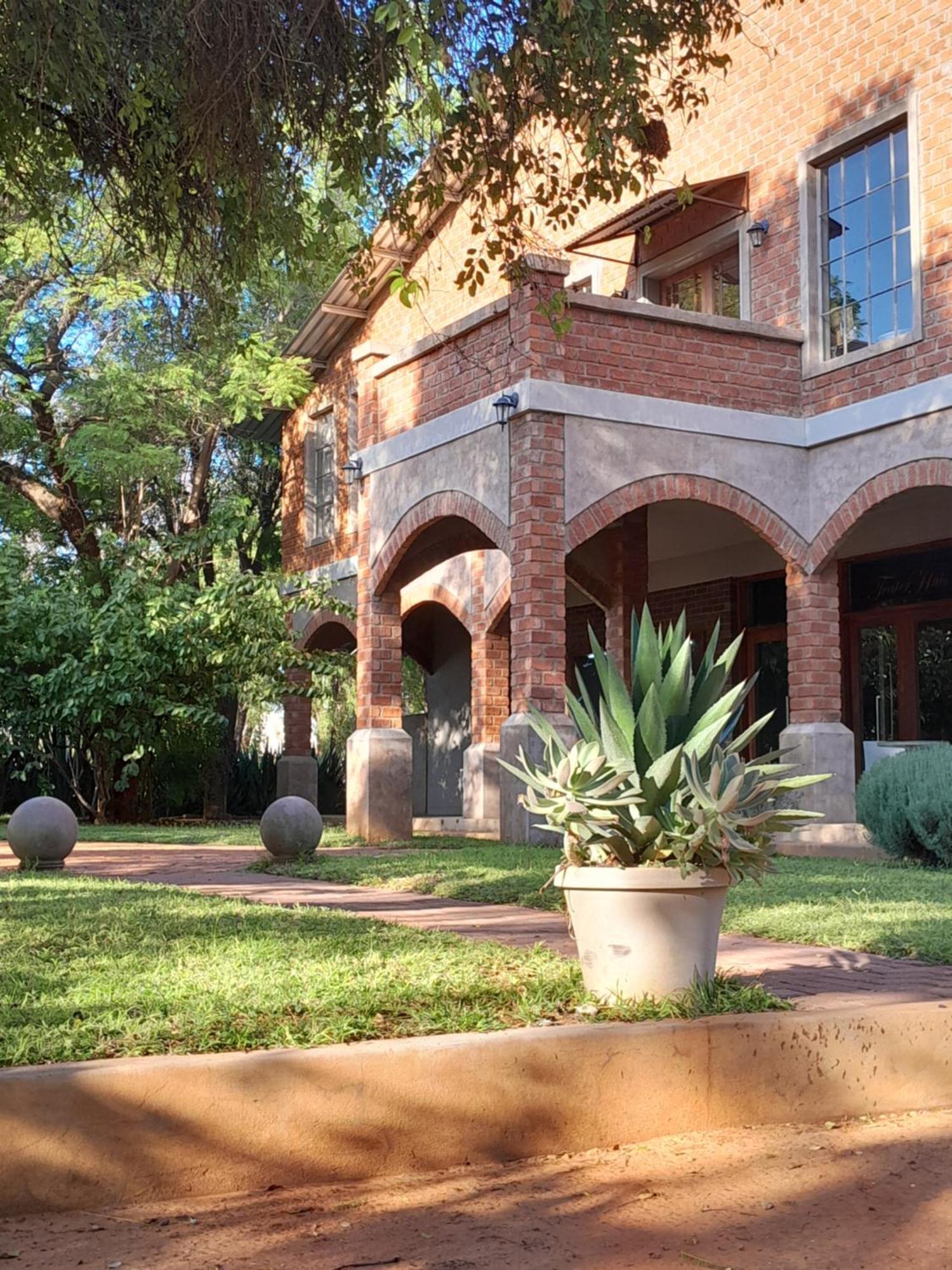 Tsumeb Theater Guesthouse 외부 사진